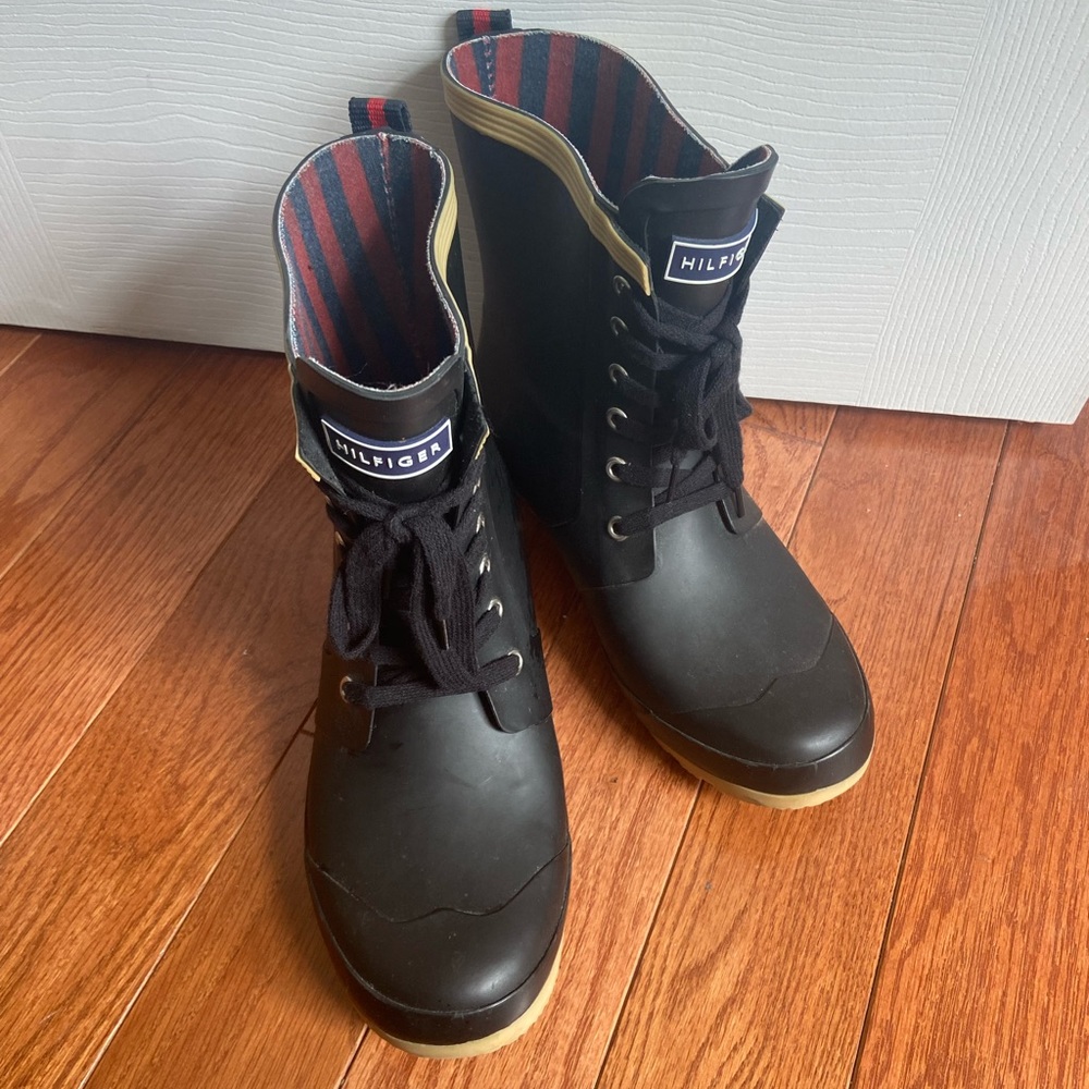 Tommy Hilfiger size 8 black rain boots